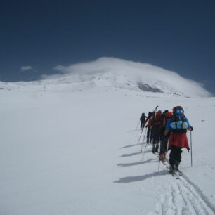 Výstup na Ararat na skialpech patří k životním zážitkům.