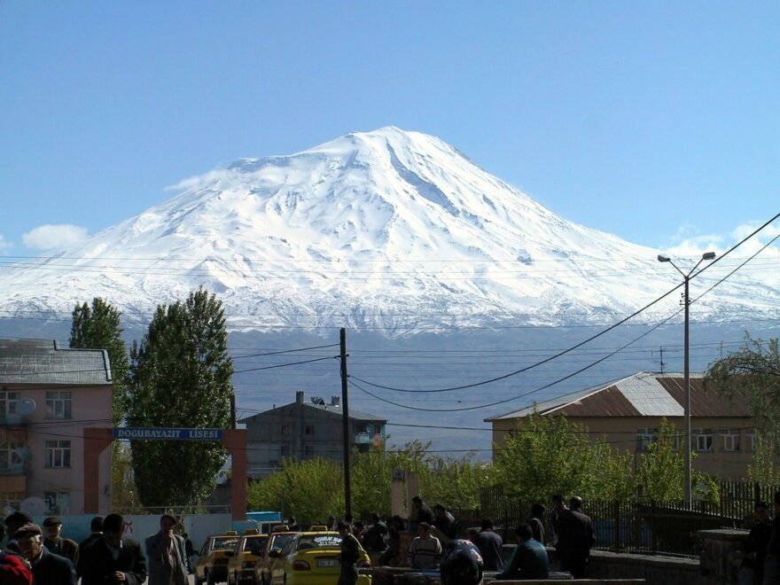 Výstup na Ararat na skialpech patří k životním zážitkům.