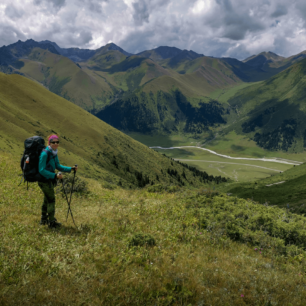 Neznačená a relativně neznámá trasa Ak-Suu Traverse, Kyrgyzstán