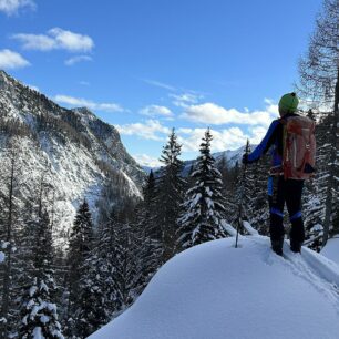 Ve skialpovém kompletu Montura na vyhlídce u Obertauern