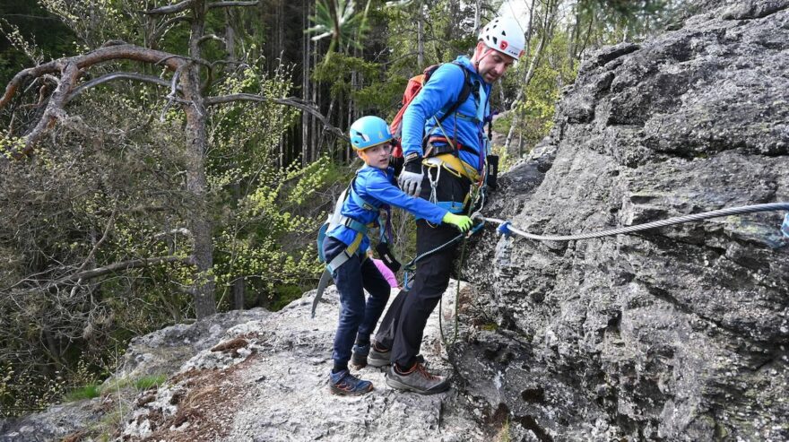 Deset tipů pro bezpečné lezení via ferrat - při předbíhání buďte stále zajištění