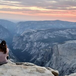 John Muir Trail vede skrz národní park Yosemite.