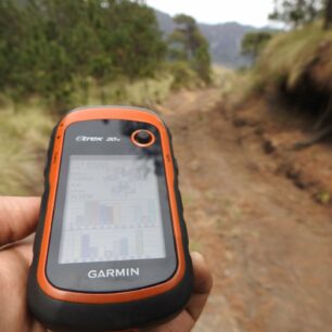 Na výpravy do hor si přibalte i GPS přístroj.