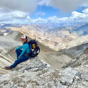 Výhled ze sedla Gyanzen La (5.530m)