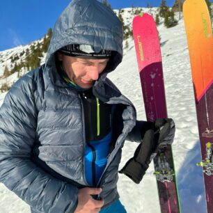 Bunda Patizon DeLight 100 je ideální zateplovačka na skialp s velkou kapucí