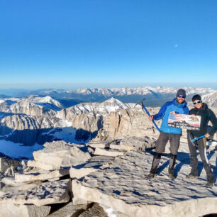 PCT Na vrcholu Mt Whitney 4 4021m n. m., nejvyssi hory kontinentalni Ameriky PCT