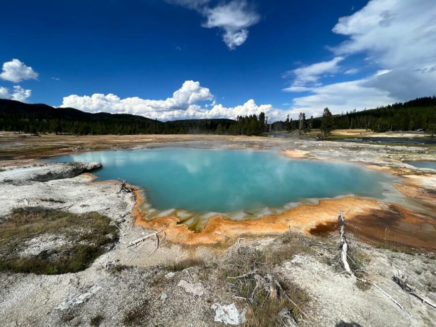 Continental Divide Trail prochází světoznámý NP Yellowstone, USA