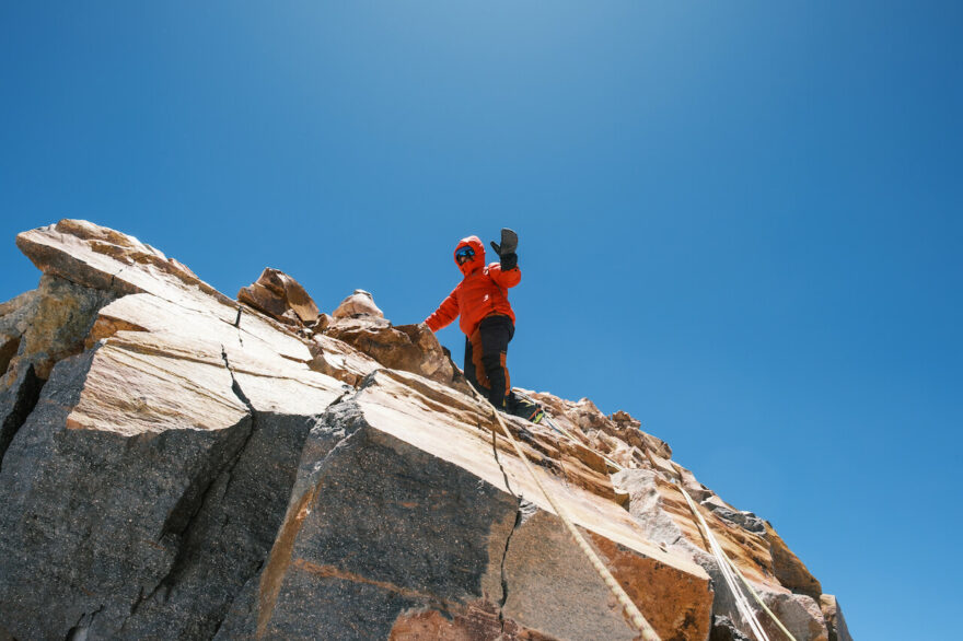 Výstup na nejvyšší aktivní sopku na světě – Ojos del Salado, Martin kousek pod vrcholem na lezecké pasáži