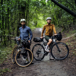 Bikepackingová kolekce Ortlieb přichází na trh v nové zemité barvě Dark Sand, která je výrazem respektu k přírodě.