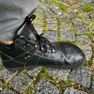 Veganská kůže Ahinsa shoes Hiker Comfort odolá nepříznivému počasí.