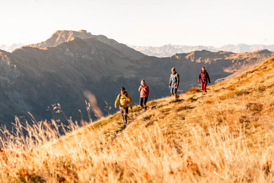 Saalbach Hinterglemm je skvělým místem pro milovníky pěší turistiky, nabízející širokou škálu tras a treků v nádherné přírodě rakouských Alp.