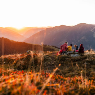 Díky šestici lanovek jsou v oblasti Saalbach Hinterglemm vrcholové výhledy na dosah turistům všech věkových i výkonnostních skupin.