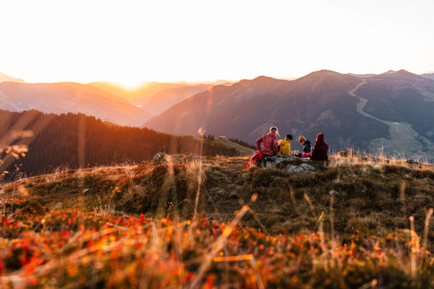 Díky šestici lanovek jsou v oblasti Saalbach Hinterglemm vrcholové výhledy na dosah turistům všech věkových i výkonnostních skupin.