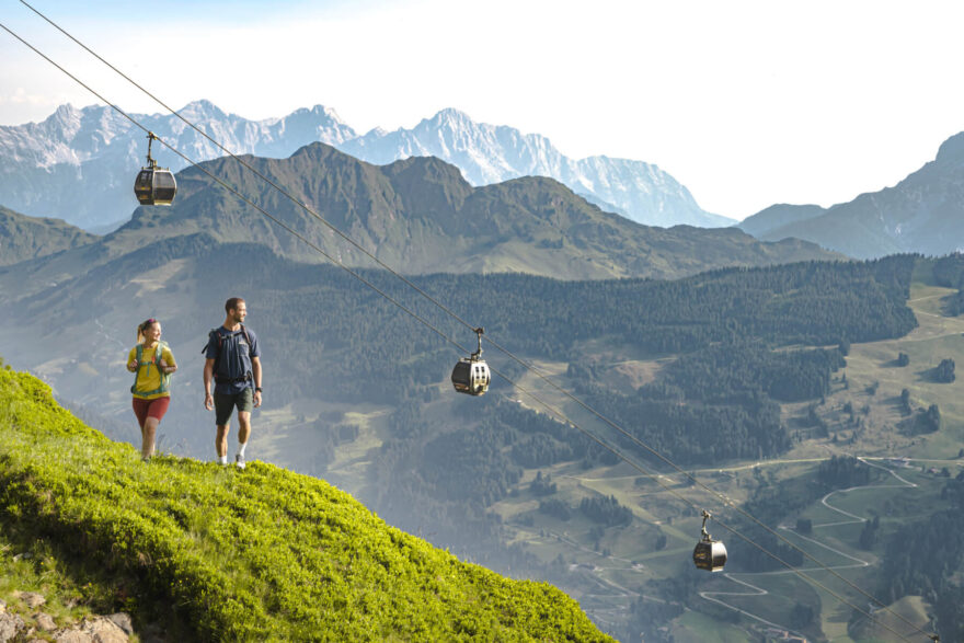 Panoramatické hřebenovky je možné v Saalbach Hinterglemm podnikat s podporou lanovek.