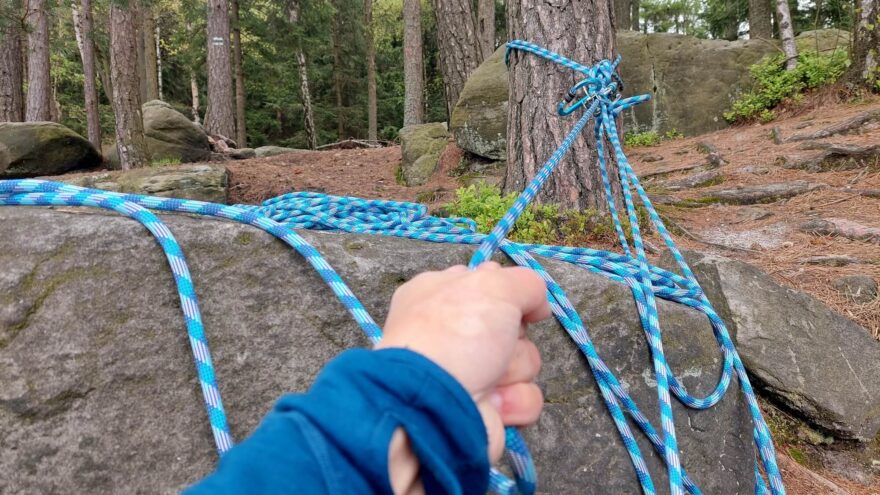 Lano je při slanění díky hladkému opletu trochu rychlejší - SIMOND Vertika