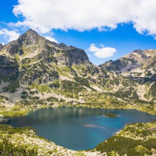 Bulharská pohoří Rila a Pirin zvou na vícedenní přechod hor.