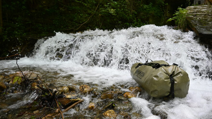 Testování tašky ORTLIEB DUFFLE RC 89 na voděodolnost