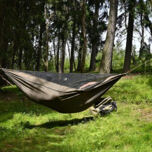 Hamaka FLYHAMAK OUTDOOR I se zapnutou moskytiérou