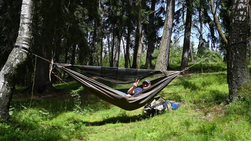 Moskytiéra se rozepíná po celé délce hamaky FLYHAMAK OUTDOOR I