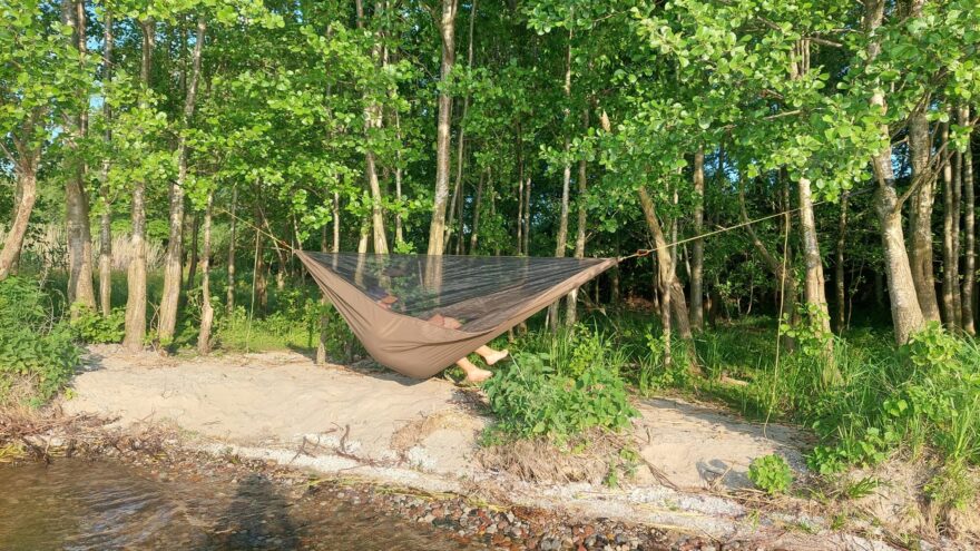 Testování kvality moskytiéry hamaky FLYHAMAK OUTDOOR I na Mazurských jezerech