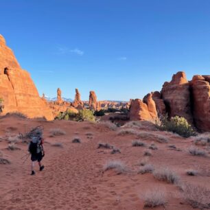 Hayduke Trail - 1 300 kilometrů dlouhá trasa pouštěmi a kaňony na Kolorádské plošině v Utahu a Arizoně