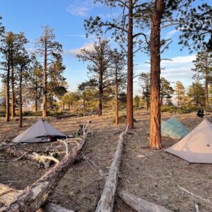 Hayduke Trail - 1 300 kilometrů dlouhá trasa pouštěmi a kaňony na Kolorádské plošině v Utahu a Arizoně