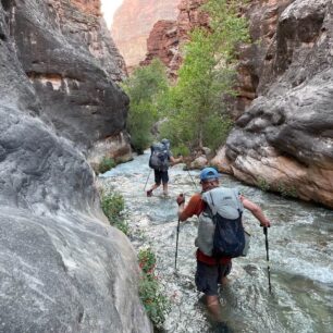 Hayduke Trail - 1 300 kilometrů dlouhá trasa pouštěmi a kaňony na Kolorádské plošině v Utahu a Arizoně