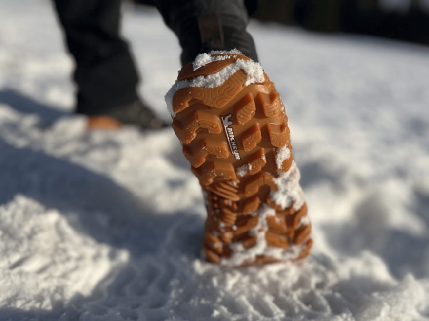 Detail hrubšího vzorku Michelin bot Vivobarefoot Tracker Forest ESC.