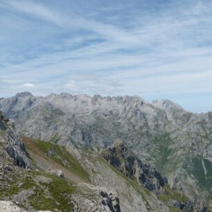 Pohled z horského Collado de Valdominguero. Picos de Europa, Španělsko