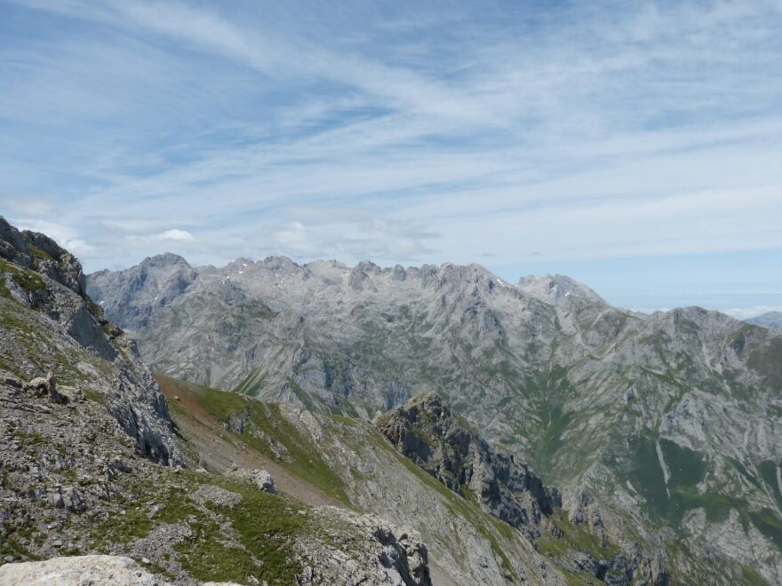 Pohled z horského Collado de Valdominguero. Picos de Europa, Španělsko