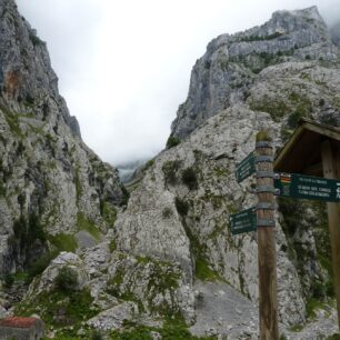 Začátek treku u osady Poncebos. Picos de Europa, Španělsko