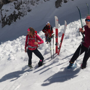 Slovinsko v zimním období nabízí skialpinistům panenské nerozježděné svahy.