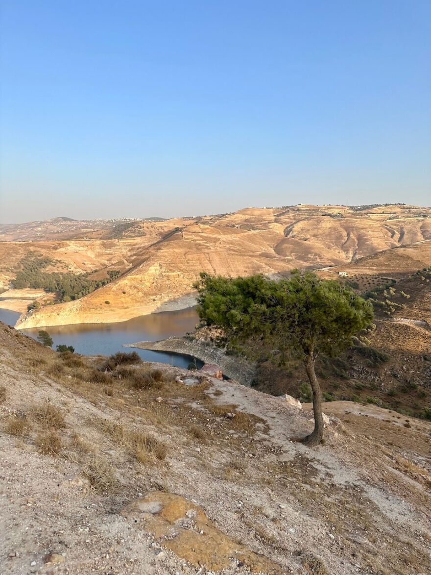 Jordan trail - 675 km dlouhý trail, který začíná na severu u syrských hranic, vede celým Jordánskem a končí až na jihu u Rudého moře