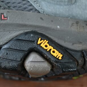 Detail patní částí a označení Vibram - MERRELL MOAB 3 GTX