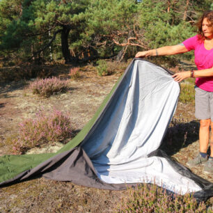 Konstrukce Bivy bagu umožňuje díky dlouhému zipu pohodlný vstup i výstup