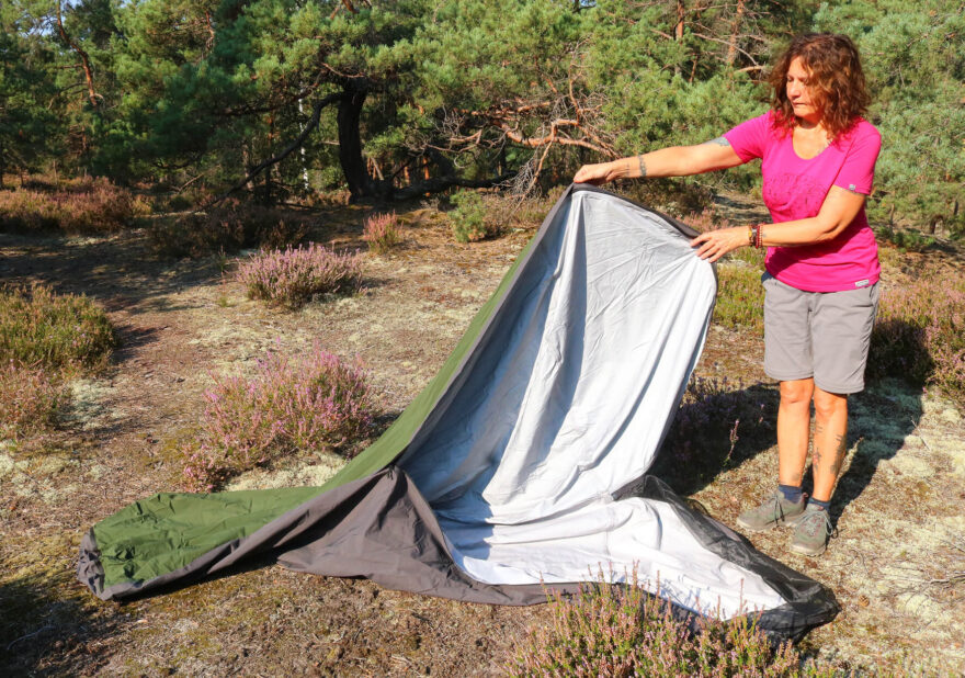 Konstrukce Bivy bagu umožňuje díky dlouhému zipu pohodlný vstup i výstup