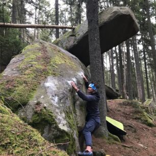 Oblast Loučovice je pokladem boulderingového lezení v jižních Čechách