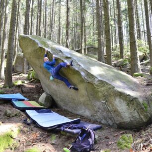 Oblast Loučovice je pokladem boulderingového lezení v jižních Čechách