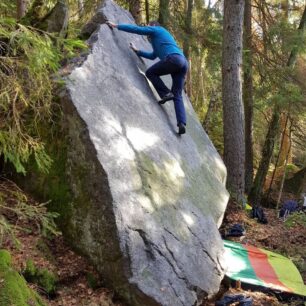 Oblast Loučovice je pokladem boulderingového lezení v jižních Čechách