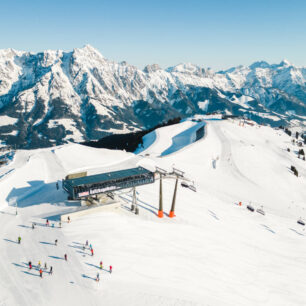 Areál Skicircus Saalbach Hinterglemm Leogang Fieberbrunn se řadí mezi největší rakouská lyžařská střediska a nadchne nejen velikostí, ale také jednou z nejmodernějších sítí lanovek v Evropě. Foto Michael Geißler