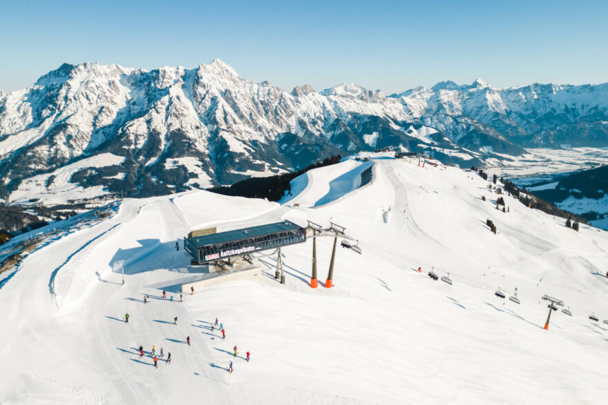 Areál Skicircus Saalbach Hinterglemm Leogang Fieberbrunn se řadí mezi největší rakouská lyžařská střediska a nadchne nejen velikostí, ale také jednou z nejmodernějších sítí lanovek v Evropě. Foto Michael Geißler