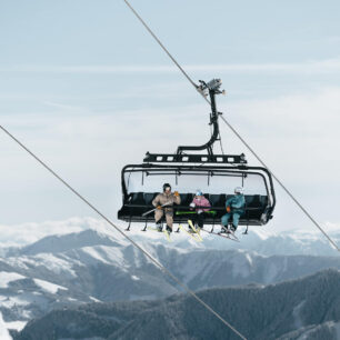 Areál Skicircus Saalbach Hinterglemm Leogang Fieberbrunn se řadí mezi největší rakouská lyžařská střediska a nadchne nejen velikostí, ale také jednou z nejmodernějších sítí lanovek v Evropě. Foto Georg Lindacher