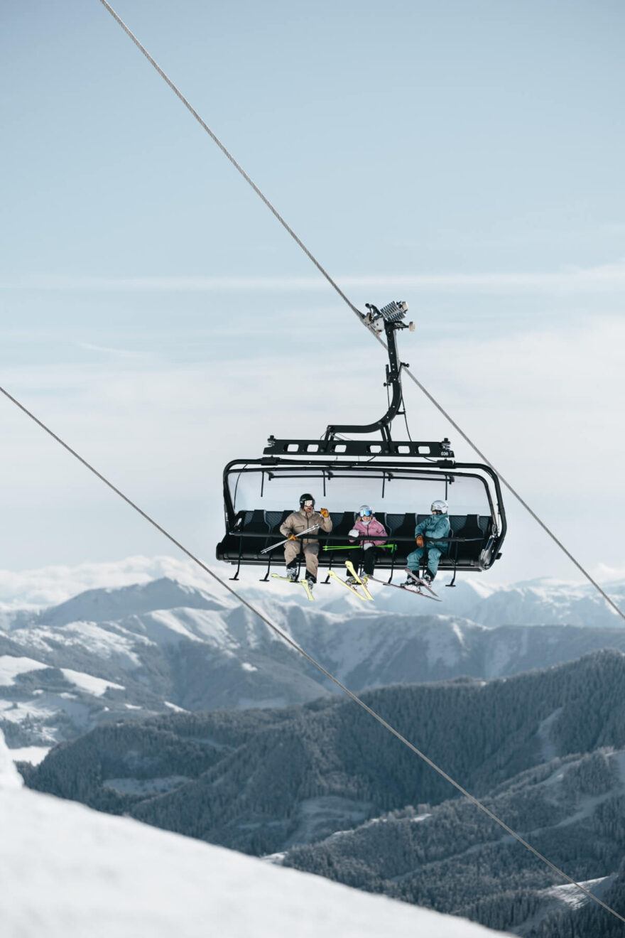 Areál Skicircus Saalbach Hinterglemm Leogang Fieberbrunn se řadí mezi největší rakouská lyžařská střediska a nadchne nejen velikostí, ale také jednou z nejmodernějších sítí lanovek v Evropě. Foto Georg Lindacher