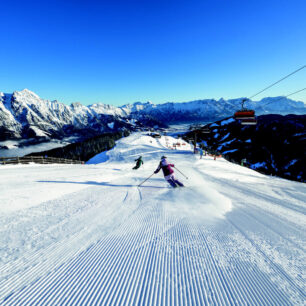 Areál Skicircus Saalbach Hinterglemm Leogang Fieberbrunn se řadí mezi největší rakouská lyžařská střediska a nadchne nejen velikostí, ale také jednou z nejmodernějších sítí lanovek v Evropě. Foto Stefan Voitl