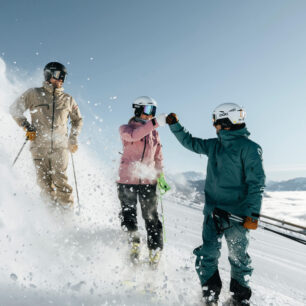 Uprostřed rakouských Alp se vyřádí milovníci sjezdového lyžování, nadšenci do freeridu a skialpinismu, rodiny s dětmi či vyznavači zimní turistiky. Skicircus Saalbach Hinterglemm Leogang Fieberbrunn. Foto Georg Lindacher