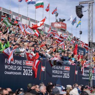 V roce 2025 zamíří světový šampionát FIS Alpine World Ski Championships 2025 opět do moderního rakouského střediska Skicircus Saalbach Hinterglemm Leogang Fieberbrunn. Foto Andreas Putz