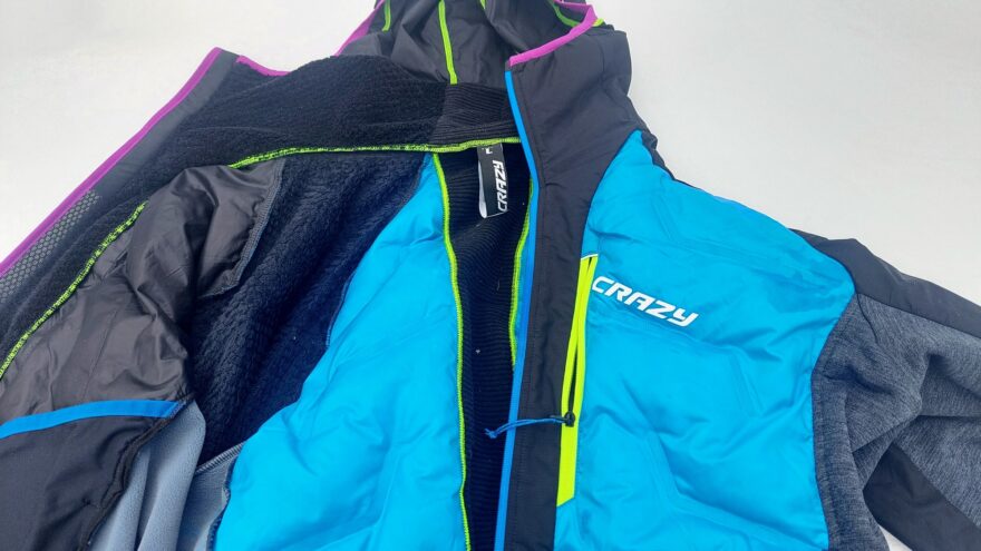 Detailní pohled na prémiovou izolaci Polartec Alpha a Pertex® Quantum, který chrání péřovou izolaci