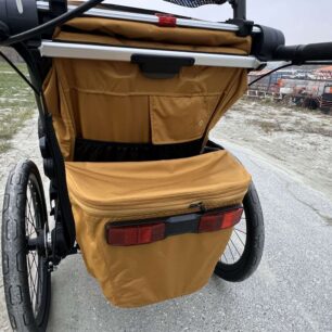 Zadní úložný prostor s odrazkami - Thule Chariot Sport 2