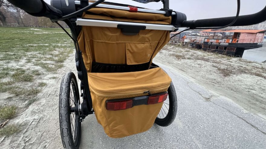 Zadní úložný prostor s odrazkami - Thule Chariot Sport 2