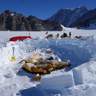 Kamp pod Mt. Vinson (4892 m), Antarktida